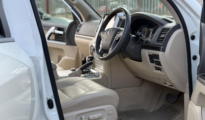 
								Toyota land cruiser Lc200 ZX full									