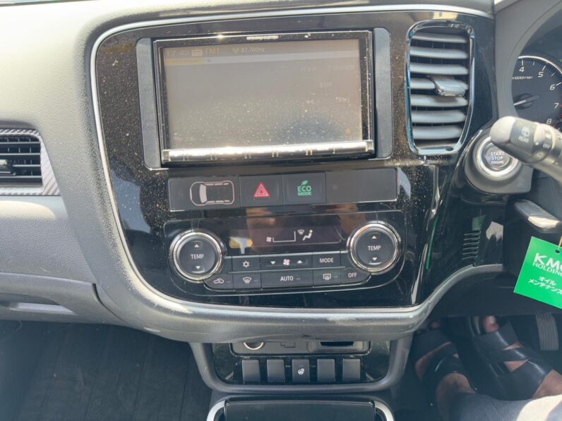 
								Mitsubishi Outlander full									