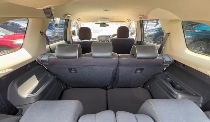 
								Mitsubishi Outlander full									