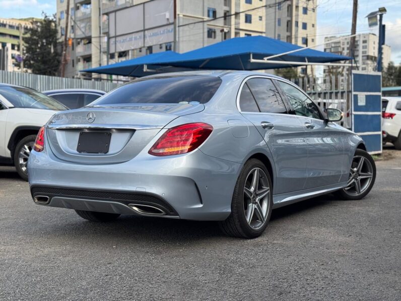 
								Mercedes Benz C200 full									