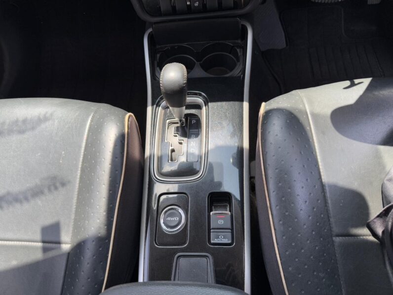 
								Mitsubishi Outlander full									