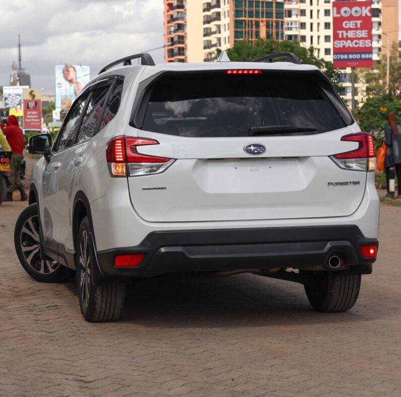 
								Subaru Forester full									