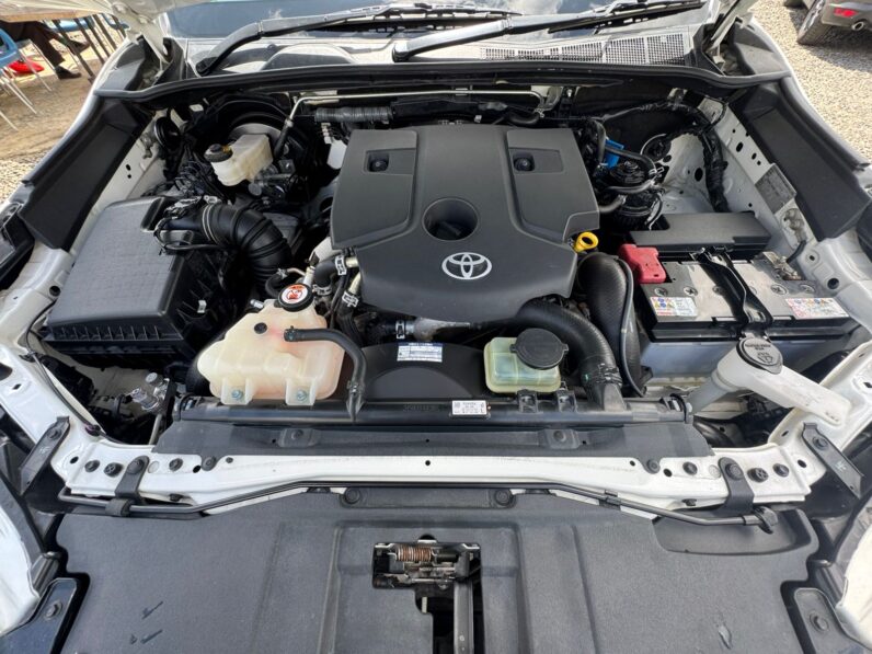 
								Toyota Hilux full									