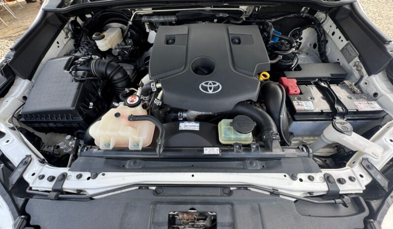 
								Toyota Hilux full									
