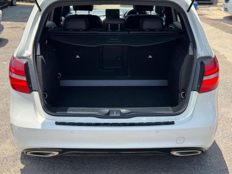 
								Mercedes Benz B180 full									