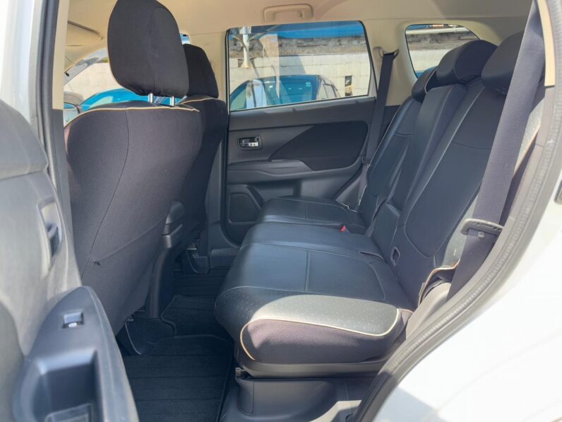 
								Mitsubishi Outlander full									