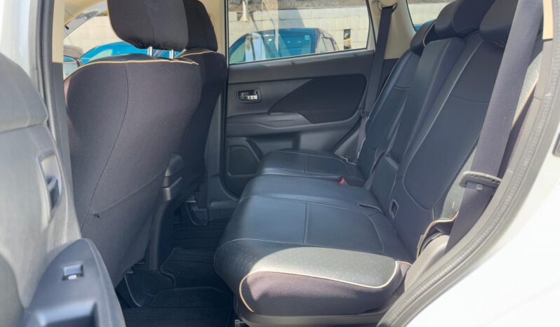 
								Mitsubishi Outlander full									