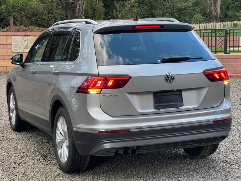 
								Volkswagen Tiguan full									