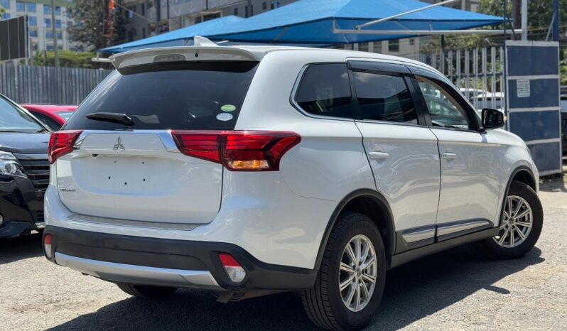 
								Mitsubishi Outlander full									