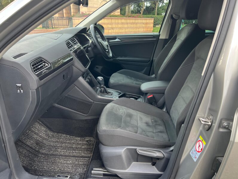 
								Volkswagen Tiguan full									