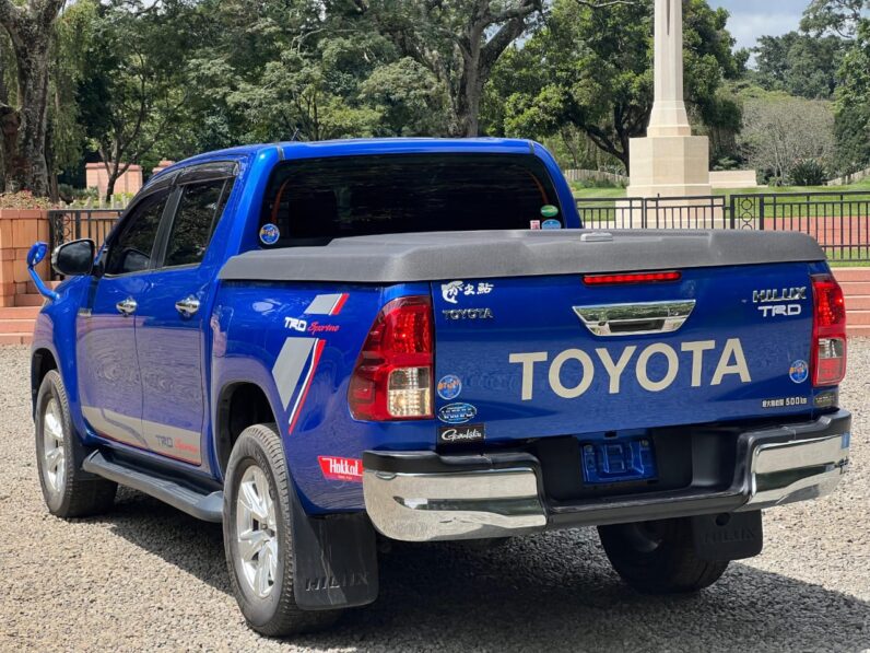 
								Toyota Hilux full									