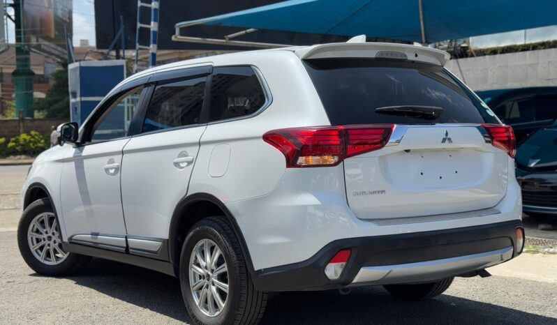 
								Mitsubishi Outlander full									