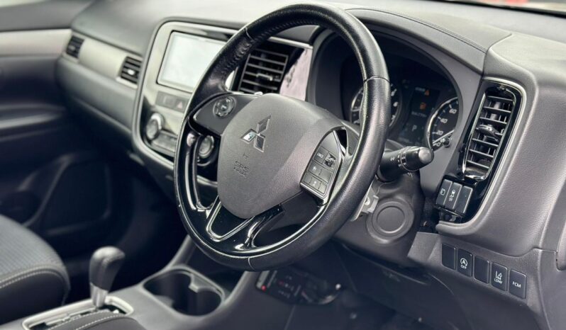 
								Mitsubishi Outlander full									