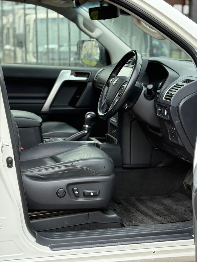 
								Toyota Land Cruiser TX full									