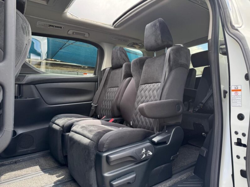 
								Toyota Vellfire full									