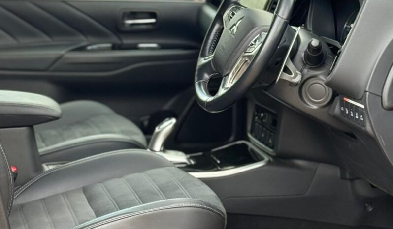 
								Mitsubishi Outlander PHEV full									