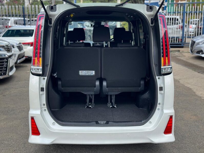
								Toyota Noah full									