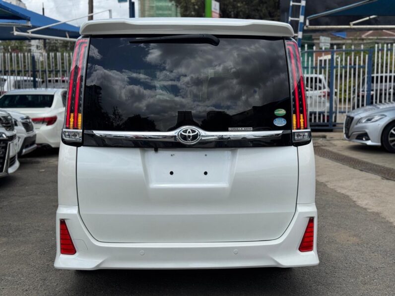 
								Toyota Noah full									