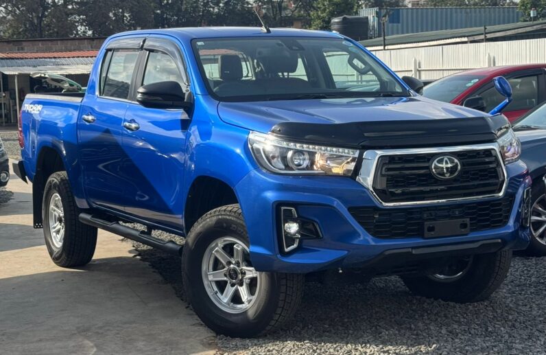
								Toyota Hilux full									