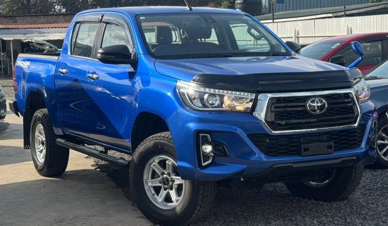 
								Toyota Hilux full									