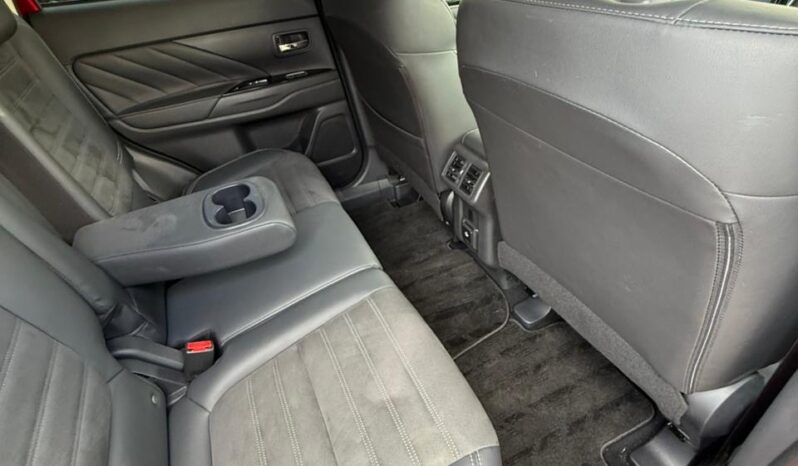 
								Mitsubishi Outlander PHEV full									