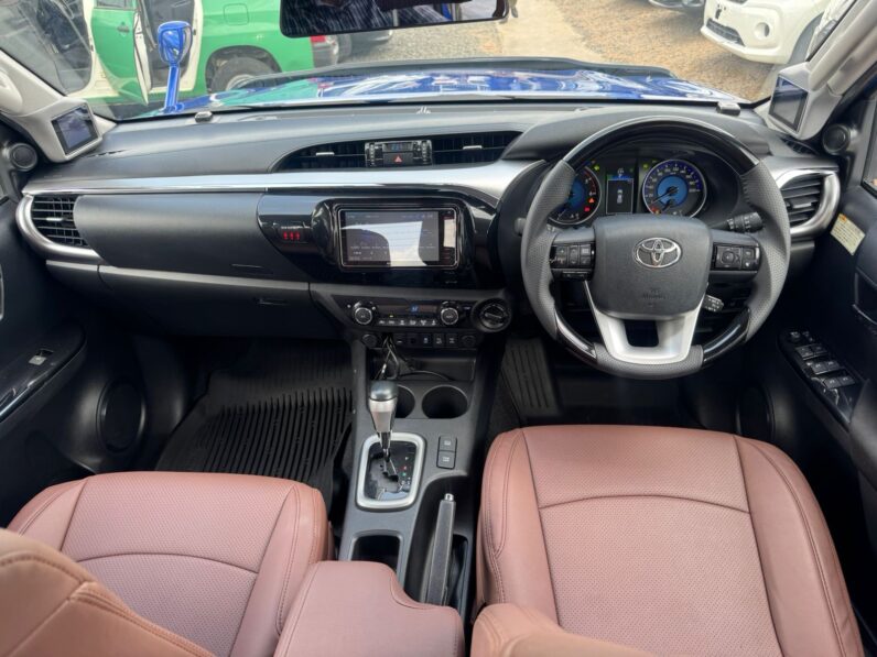 
								Toyota Hilux full									