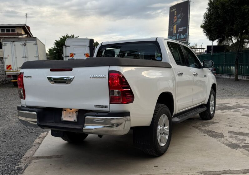 
								Toyota Hilux full									