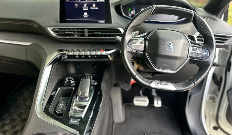 
								Peugeot 3008 full									