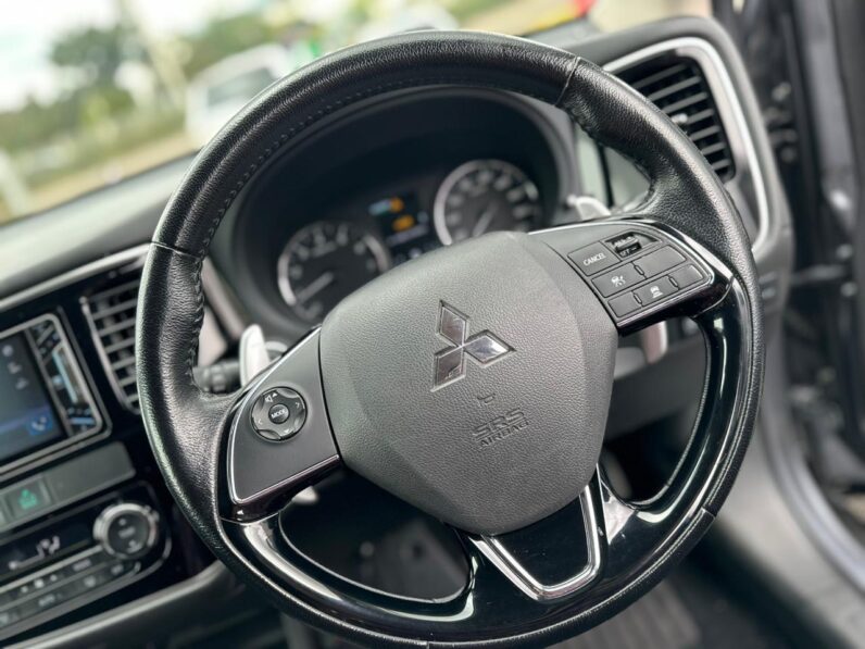 
								Mitsubishi Outlander full									