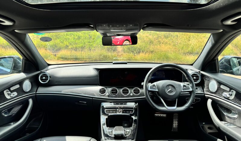 
								Mercedes Benz E200 full									