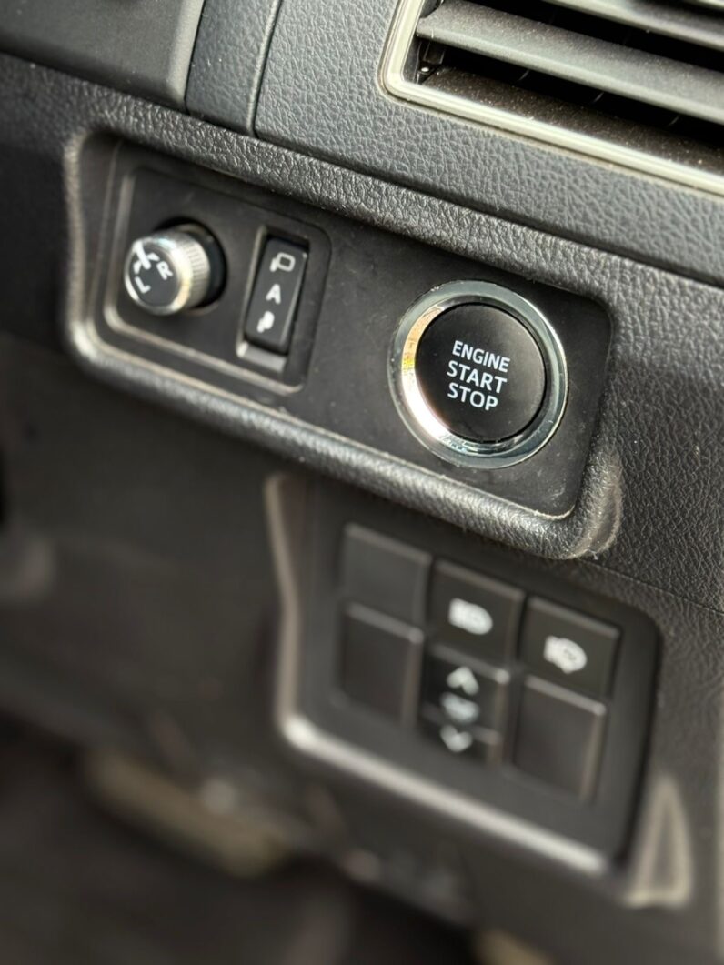 
								Toyota Land Cruiser TX full									