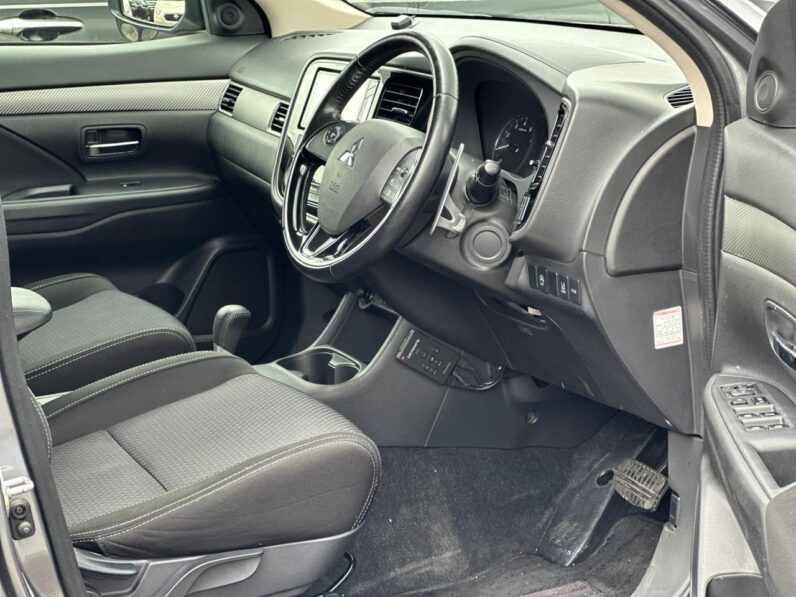 
								Mitsubishi Outlander full									