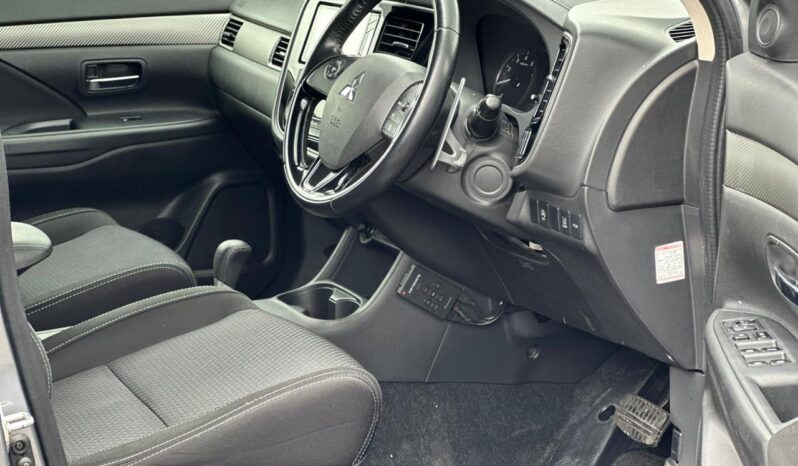 
								Mitsubishi Outlander full									