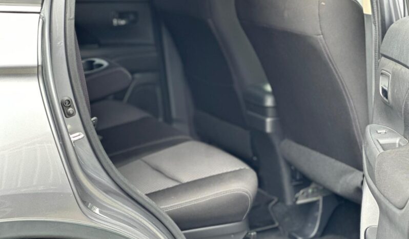 
								Mitsubishi Outlander full									