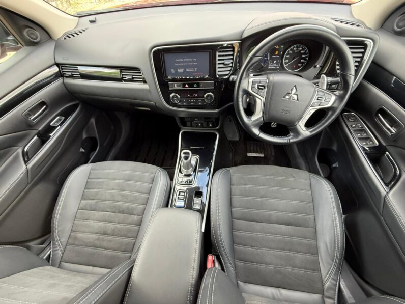 
								Mitsubishi Outlander PHEV full									