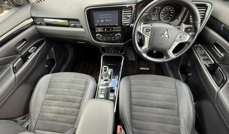 
								Mitsubishi Outlander PHEV full									