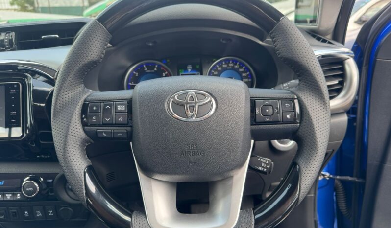 
								Toyota Hilux full									