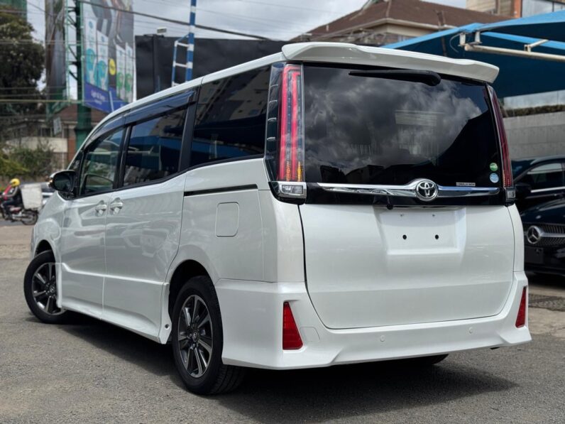 
								Toyota Noah full									