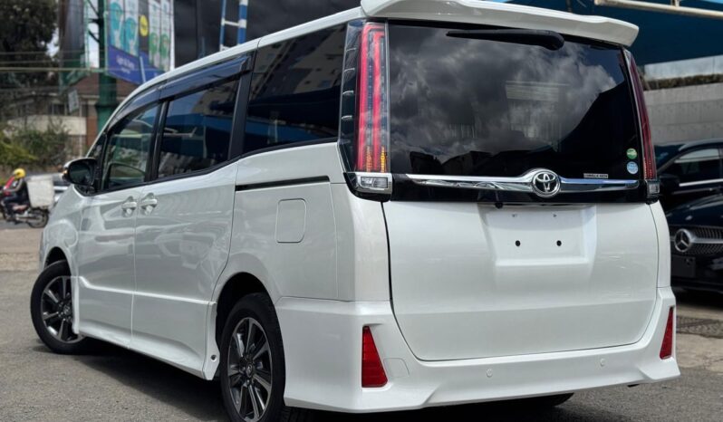 
								Toyota Noah full									