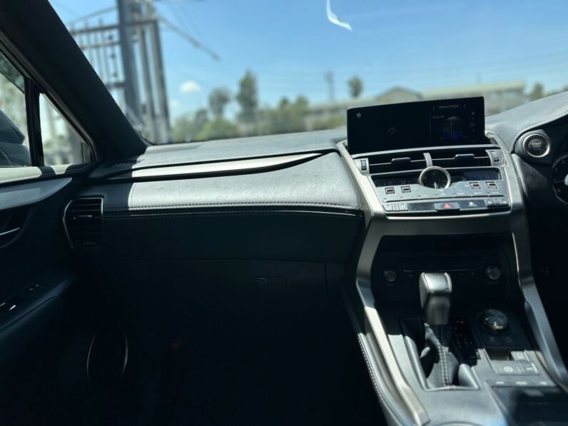 
								Lexus NX300~F-SPORTS full									