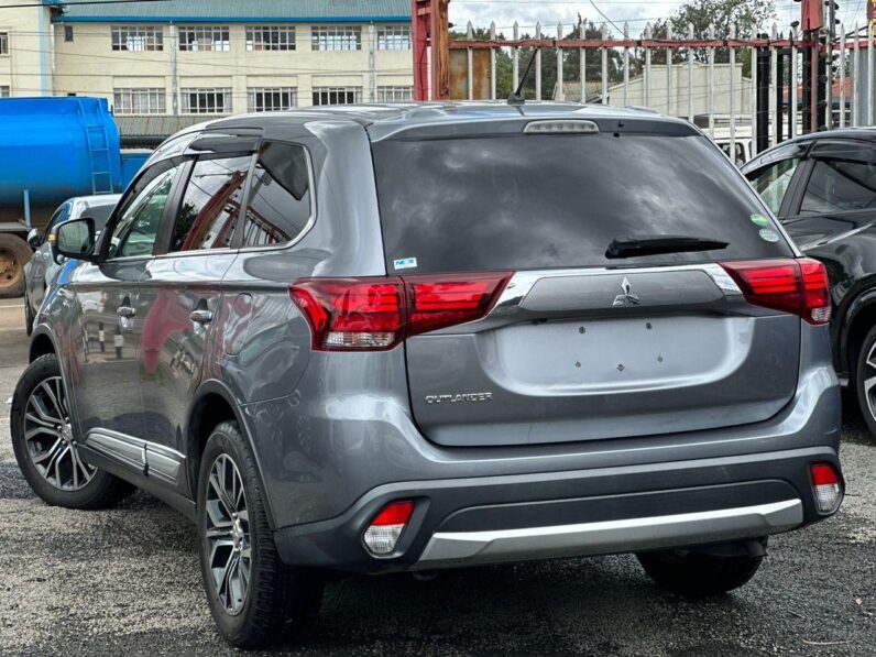 
								Mitsubishi Outlander full									