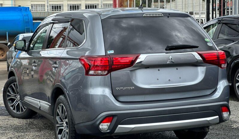 
								Mitsubishi Outlander full									