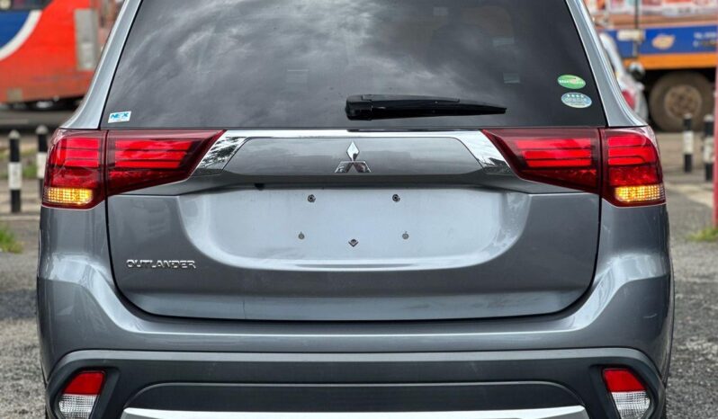 
								Mitsubishi Outlander full									