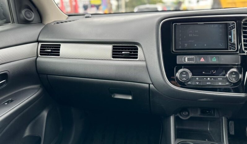 
								Mitsubishi Outlander full									