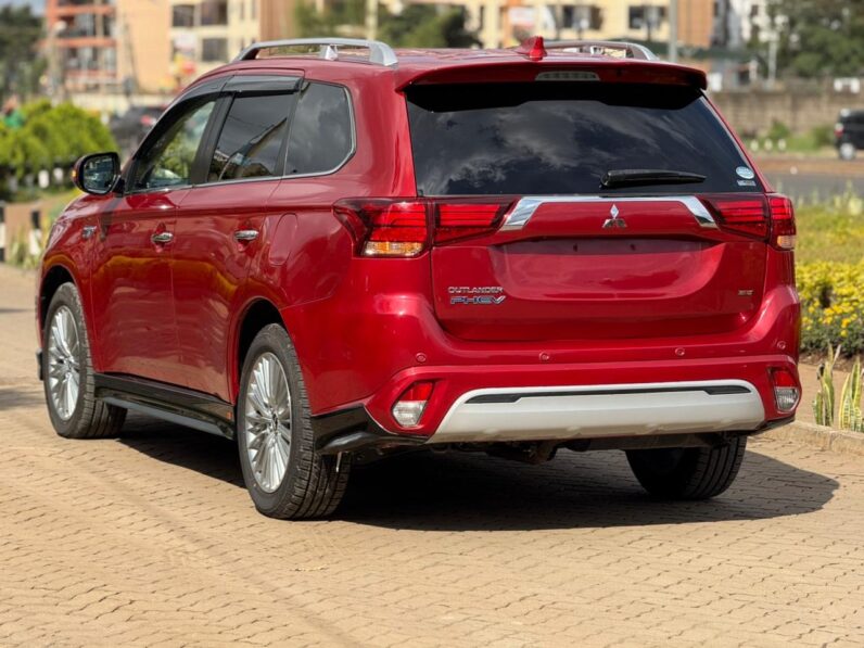 
								Mitsubishi Outlander PHEV full									