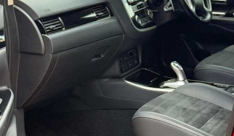 
								Mitsubishi Outlander PHEV full									