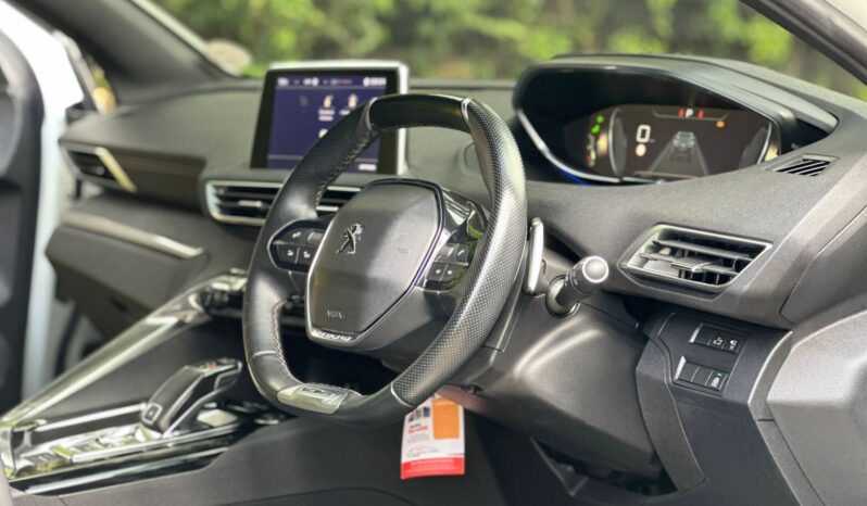 
								Peugeot 3008 full									