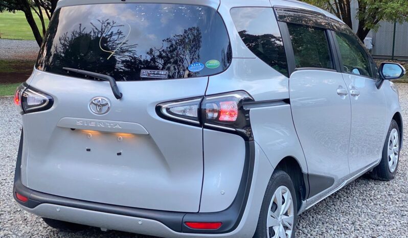 
								Toyota Sienta full									