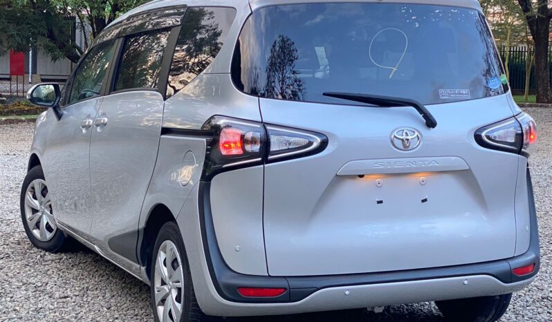 
								Toyota Sienta full									