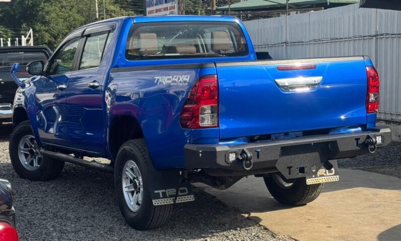 
								Toyota Hilux full									